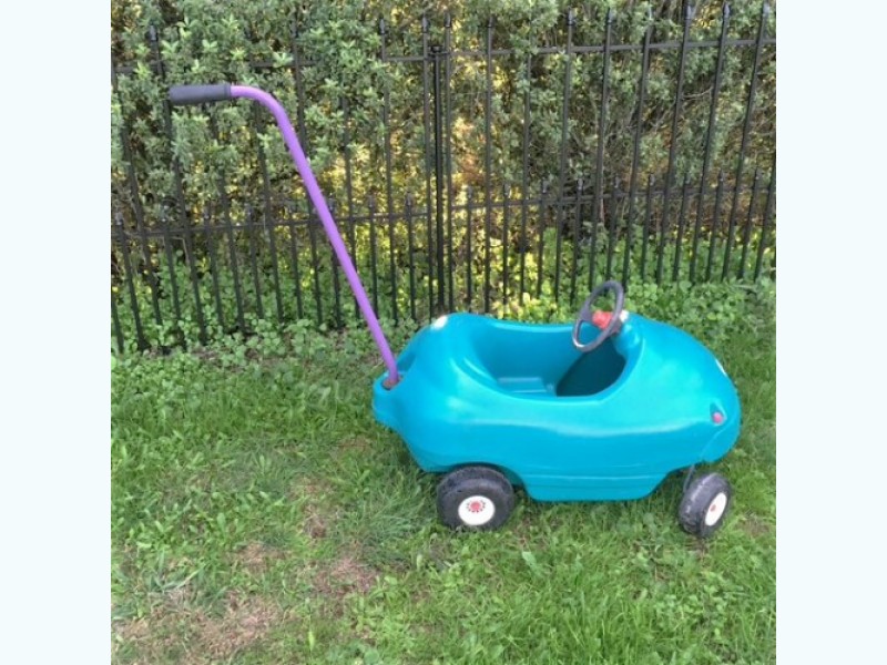 Green car with detachable handle